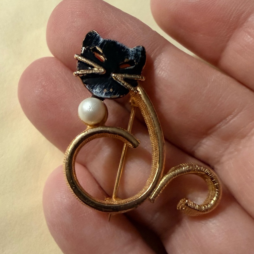 Vintage Black Faced Goldtone Cat Brooch Pin